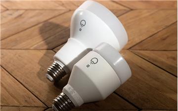 Bóng đèn tạo ra bao nhiêu carbon dioxide mỗi ngày?